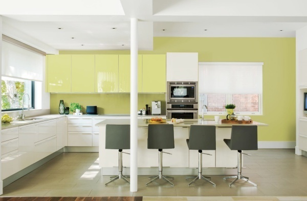 Bếp màu xanh lá cho không gian nấu nướng chào mùa hè thêm mát mẻ